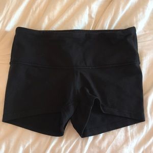 Black lulu lemon spandex short